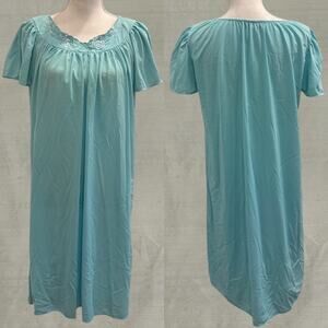 2000s Miss Elaine Petites‎ Blue Midi Nightgown Floral Embroidery Small Cottage